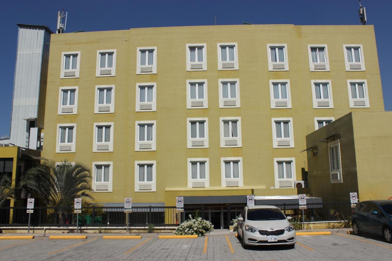 Beverly Hills: Hotel And Business Nuevo Cuscatlan ภายนอก รูปภาพ