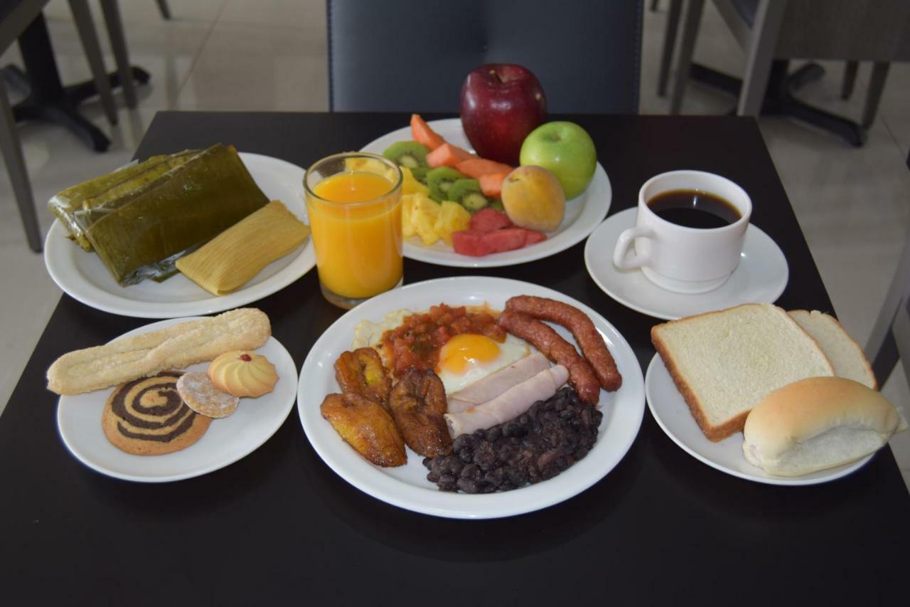 Beverly Hills: Hotel And Business Nuevo Cuscatlan ภายนอก รูปภาพ